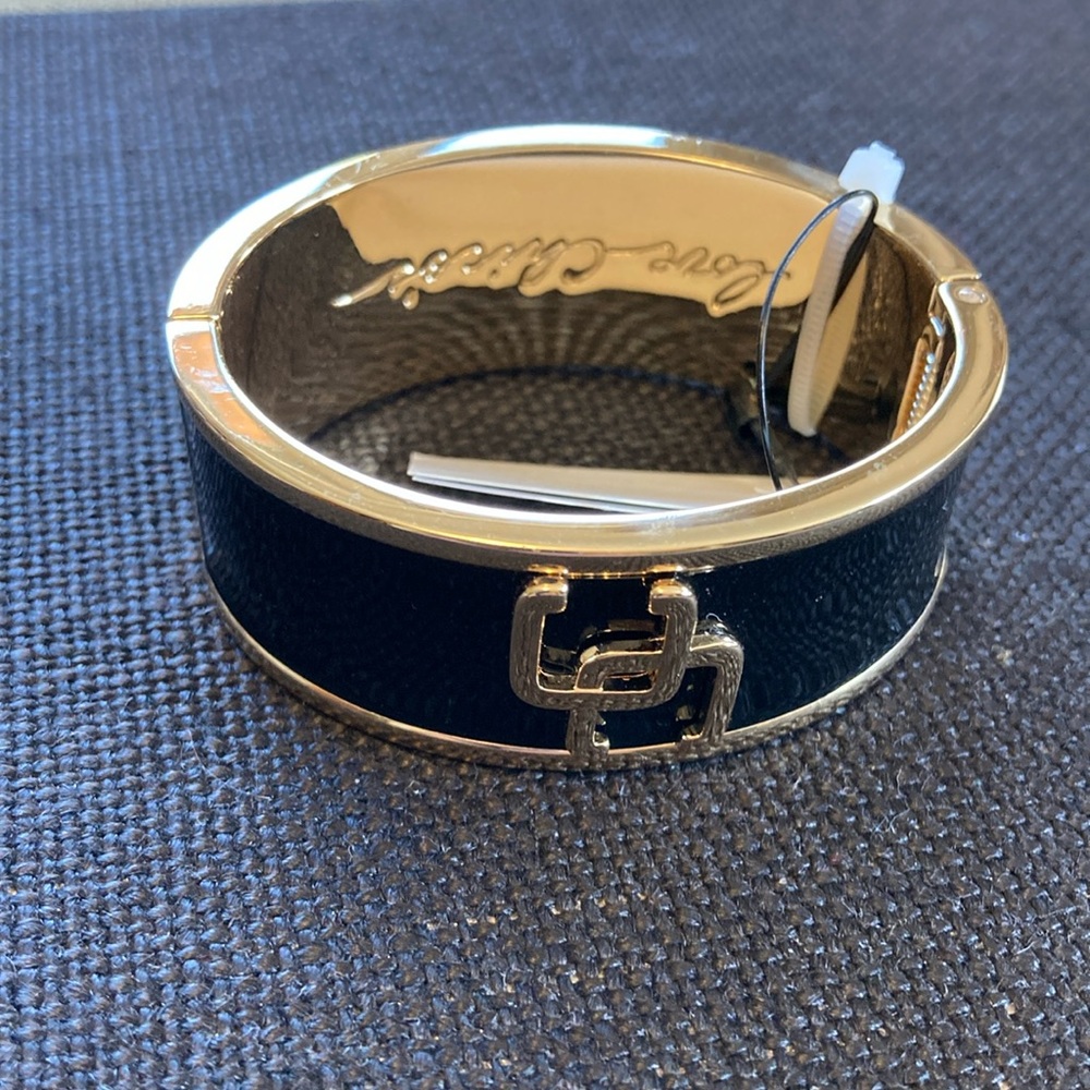 NEW——-Chico’s Black & Gold Colored Bracelet